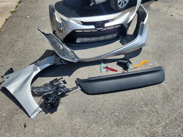 5YFB4MDE8SP304051 - 2025 TOYOTA COROLLA LE Silber Foto 12