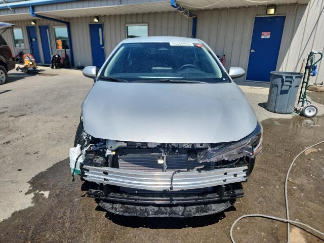 5YFB4MDE8SP304051 - 2025 TOYOTA COROLLA LE Silber Foto 5