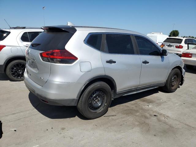 KNMAT2MT9JP522372 - 2018 NISSAN ROGUE S 银色 照片 3