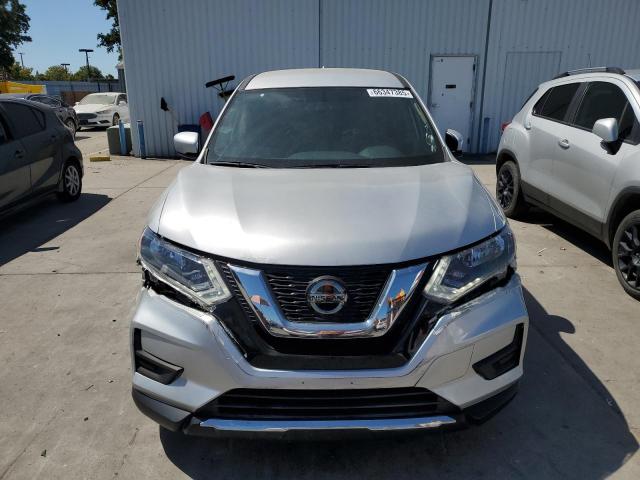 KNMAT2MT9JP522372 - 2018 NISSAN ROGUE S 银色 照片 5