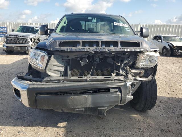 5TFRM5F19HX114767 - 2017 TOYOTA TUNDRA DOUBLE CAB SR/SR5 GRAY photo 5