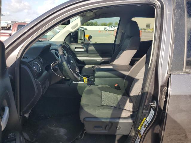 5TFRM5F19HX114767 - 2017 TOYOTA TUNDRA DOUBLE CAB SR/SR5 GRAY photo 7