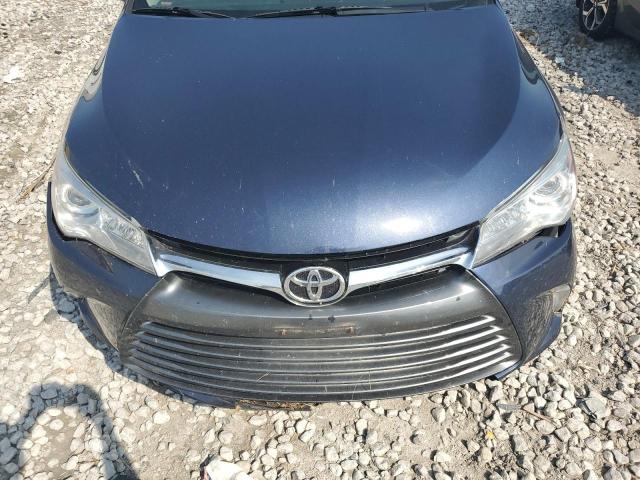 4T1BF1FK6HU769513 - 2017 TOYOTA CAMRY LE Blau Foto 11