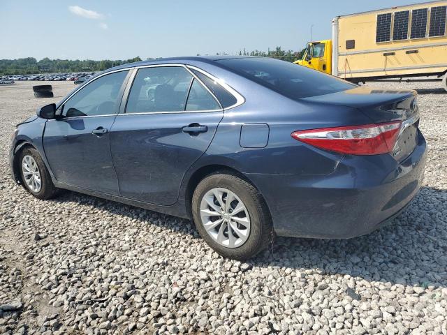 4T1BF1FK6HU769513 - 2017 TOYOTA CAMRY LE Blau Foto 2