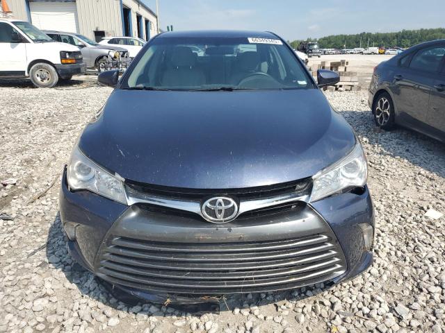 4T1BF1FK6HU769513 - 2017 TOYOTA CAMRY LE Blau Foto 5