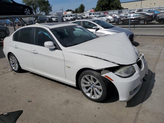 WBAPH5G50BNM80954 - 2011 BMW 328 I SULEV WHITE photo 4