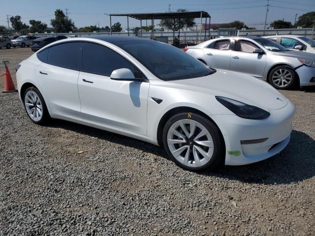 5YJ3E1EB0NF196996 - 2022 TESLA MODEL 3 WHITE photo 4