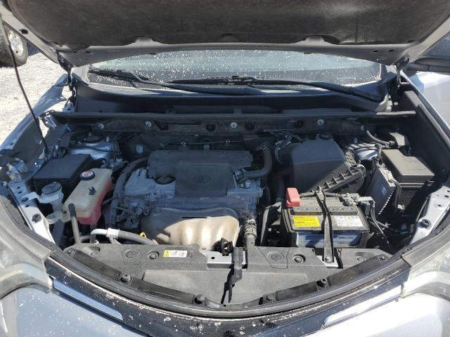 JTMZFREV0JJ195270 - 2018 TOYOTA RAV4 LE ვერცხლისფერი ფოტო 12