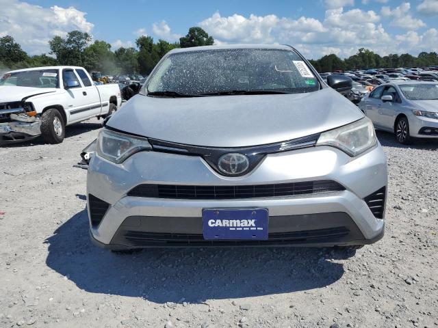 JTMZFREV0JJ195270 - 2018 TOYOTA RAV4 LE ვერცხლისფერი ფოტო 5