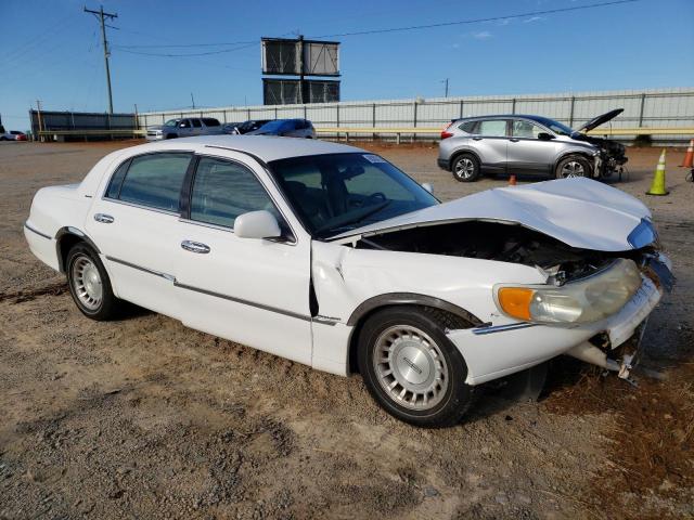 1LNHM81W5XY644819 - 1999 LINCOLN TOWN CAR EXECUTIVE WHITE photo 4