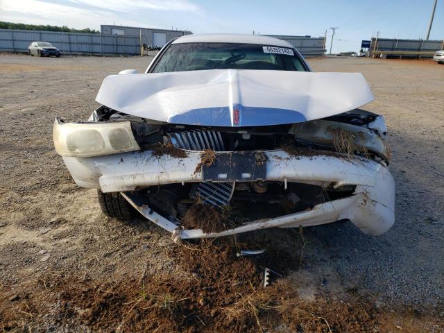 1LNHM81W5XY644819 - 1999 LINCOLN TOWN CAR EXECUTIVE WHITE photo 5