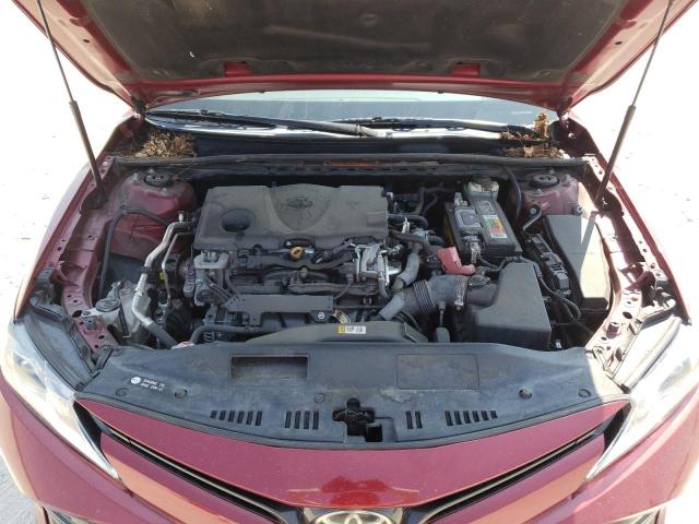 4T1B11HK4JU508480 - 2018 TOYOTA CAMRY L RED photo 11