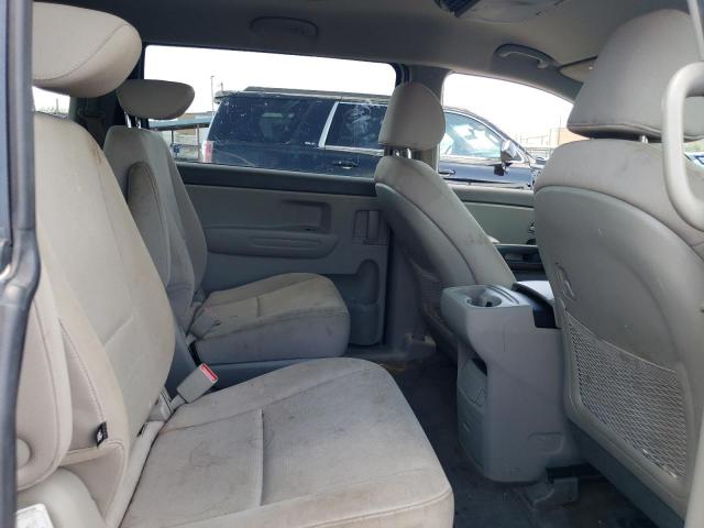 KNDMB5C19F6063665 - 2015 KIA SEDONA LX SILVER photo 11