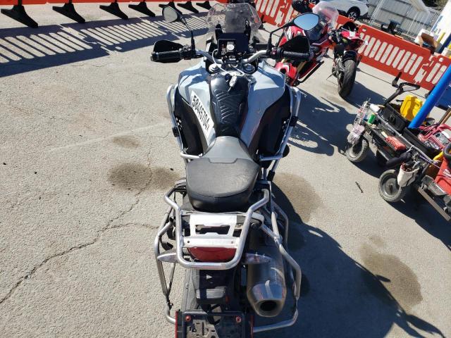 WB10K0306KZ800304 - 2019 BMW F 850 GS ADVENTURE SILVER photo 6