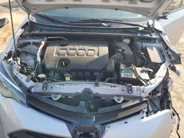 2T1BURHE0JC109728 - 2018 TOYOTA COROLLA L 银色 照片 11