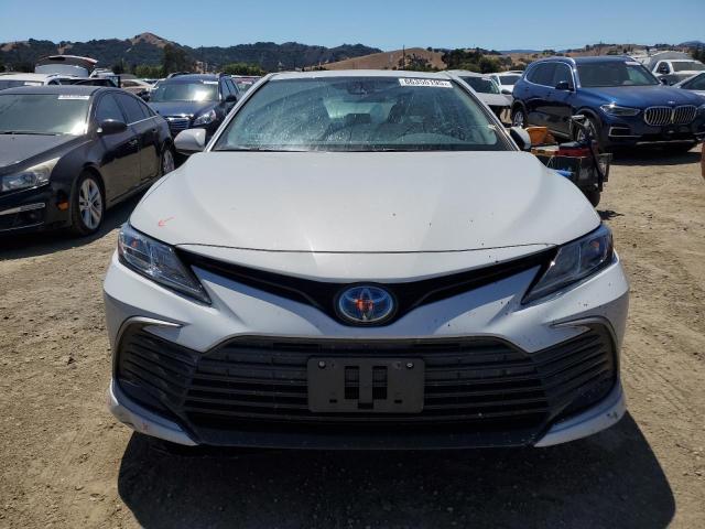 4T1C31AK5NU037065 - 2022 TOYOTA CAMRY LE WHITE photo 5