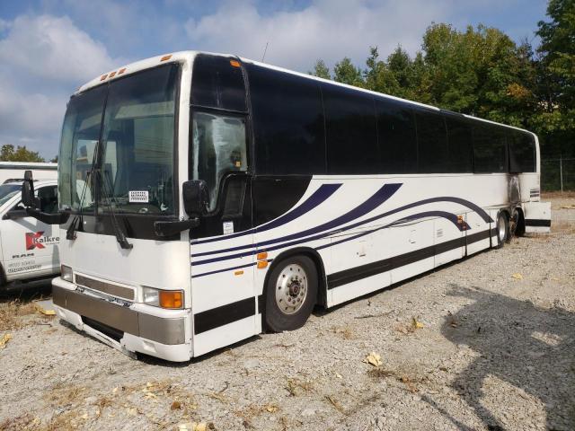 2PCX33492Y1027197 - 2000 PREVOST BUS WHITE photo 2