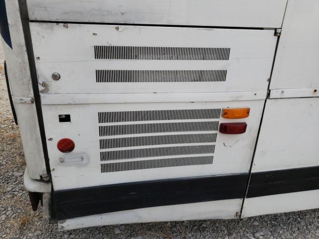 2PCX33492Y1027197 - 2000 PREVOST BUS WHITE photo 7