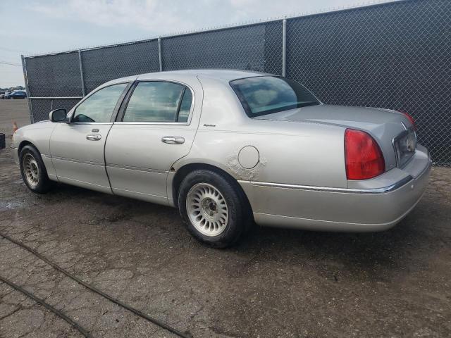 1LNHM82W23Y651459 - 2003 LINCOLN TOWN CAR SIGNATURE Gümüş foto 2