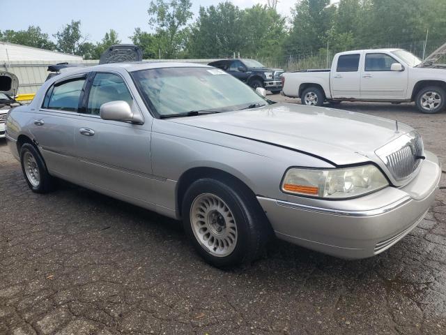1LNHM82W23Y651459 - 2003 LINCOLN TOWN CAR SIGNATURE Gümüş foto 4