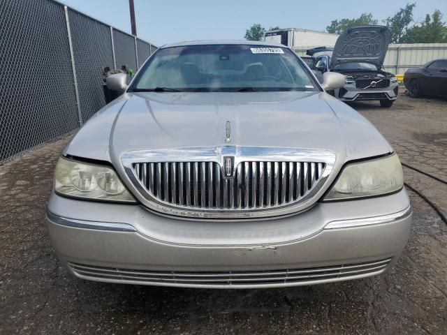 1LNHM82W23Y651459 - 2003 LINCOLN TOWN CAR SIGNATURE Gümüş foto 5