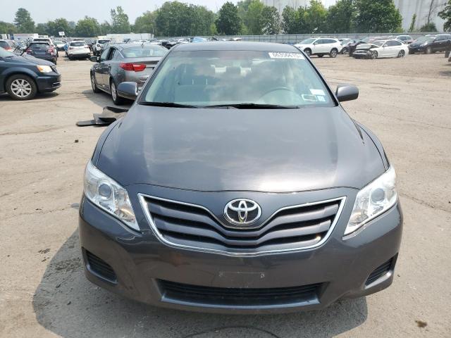 4T4BF3EK8AR019183 - 2010 TOYOTA CAMRY BASE GRAY photo 5
