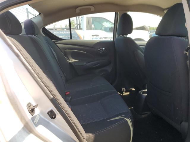 3N1CN7APXHL854403 - 2017 NISSAN VERSA S 银色 照片 10