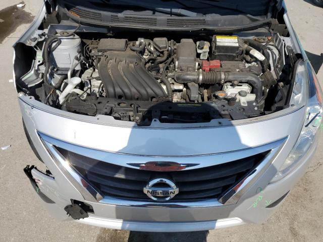 3N1CN7APXHL854403 - 2017 NISSAN VERSA S 银色 照片 11