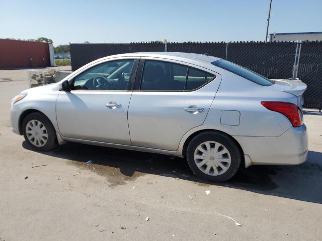 3N1CN7APXHL854403 - 2017 NISSAN VERSA S 银色 照片 2