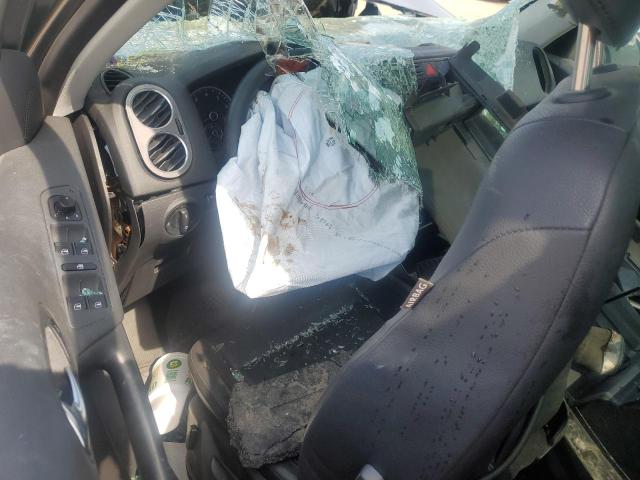 WVGAV7AX1AW522592 - 2010 VOLKSWAGEN TIGUAN S GRAY photo 8