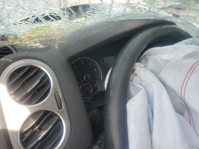 WVGAV7AX1AW522592 - 2010 VOLKSWAGEN TIGUAN S GRAY photo 9