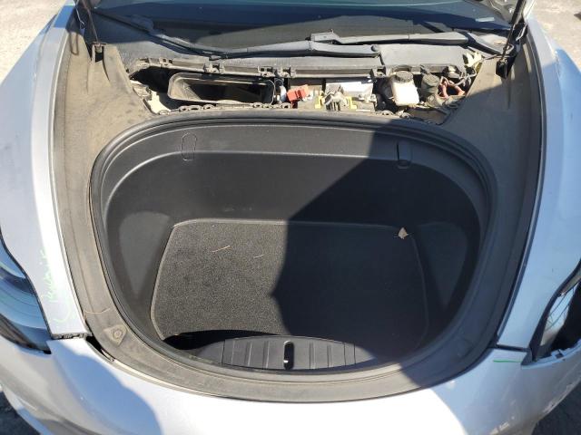 5YJ3E1EA8JF043963 - 2018 TESLA MODEL 3 SILVER photo 11