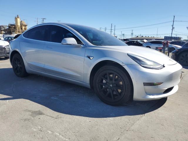 5YJ3E1EA8JF043963 - 2018 TESLA MODEL 3 SILVER photo 4