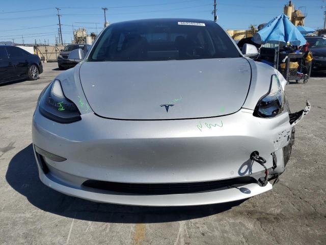 5YJ3E1EA8JF043963 - 2018 TESLA MODEL 3 SILVER photo 5