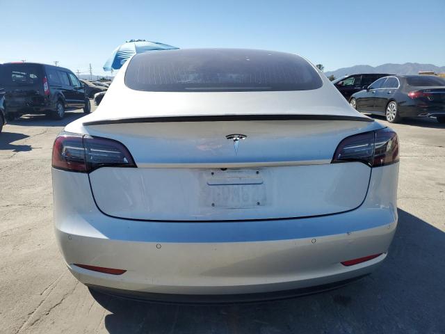 5YJ3E1EA8JF043963 - 2018 TESLA MODEL 3 SILVER photo 6