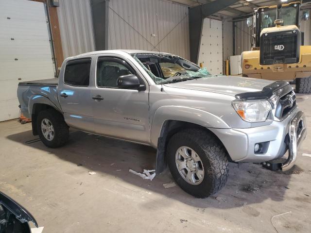 5TFLU4ENXFX119087 - 2015 TOYOTA TACOMA DOUBLE CAB SILVER photo 4