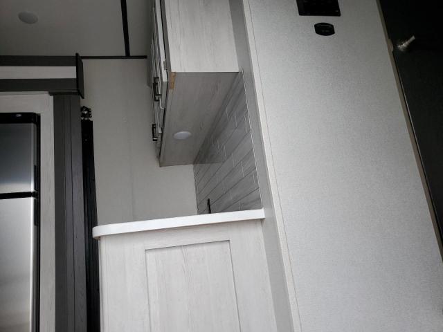 4YDFSTP2XN1531475 - 2022 KEYSTONE SPRINTER WHITE photo 5