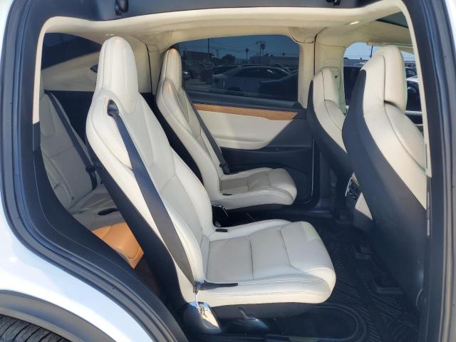 5YJXCBE24KF151598 - 2019 TESLA MODEL X Weiß Foto 11