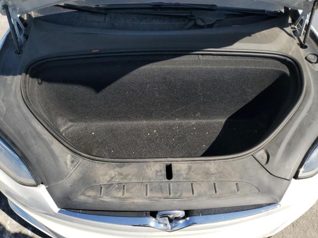5YJXCBE24KF151598 - 2019 TESLA MODEL X Weiß Foto 12
