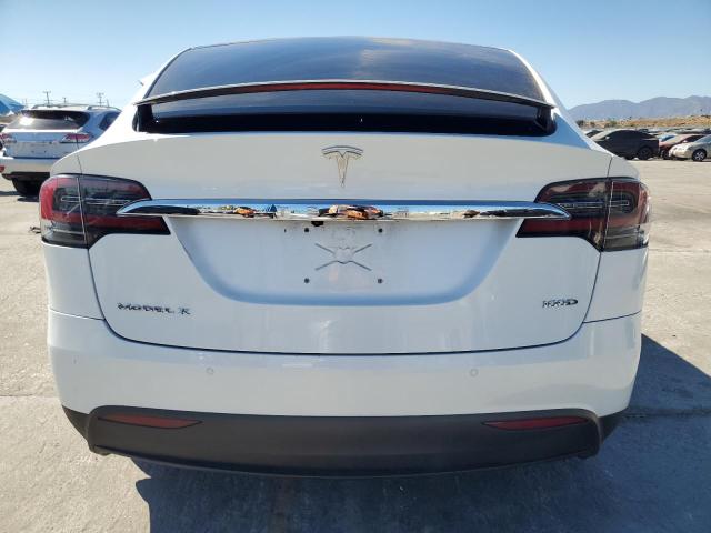 5YJXCBE24KF151598 - 2019 TESLA MODEL X Weiß Foto 6