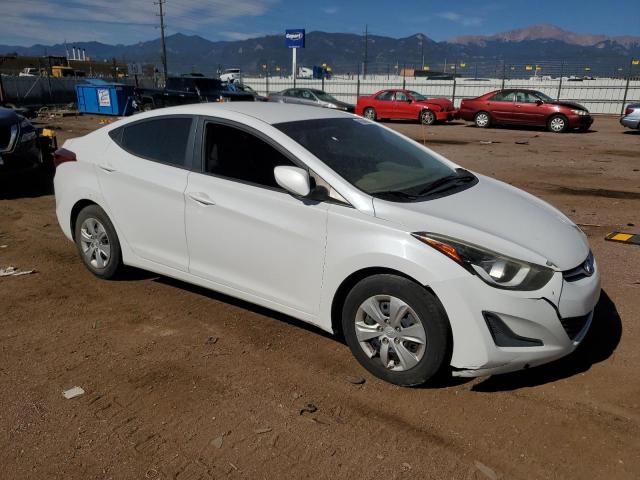 5NPDH4AE1GH741671 - 2016 HYUNDAI ELANTRA SE WHITE photo 4