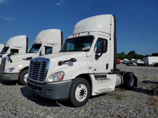 1FUBGEDV9ELFW8370 - 2014 FREIGHTLINER CASCADIA 1 WHITE photo 2