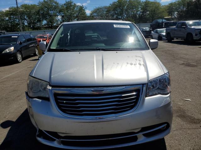 2A4RR8DG9BR630573 - 2011 CHRYSLER TOWN & COU TOURING L SILVER photo 5