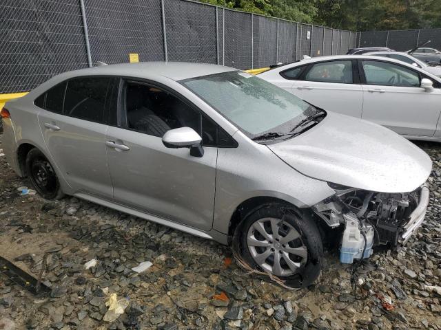 5YFEPMAE6NP275954 - 2022 TOYOTA COROLLA LE ვერცხლისფერი ფოტო 4