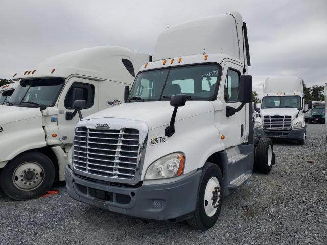 1FUBGEDV2FLGH4687 - 2015 FREIGHTLINER CASCADIA 1 Blanco foto 2