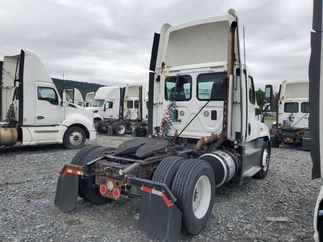 1FUBGEDV4FLGH4688 - 2015 FREIGHTLINER CASCADIA WHITE photo 4