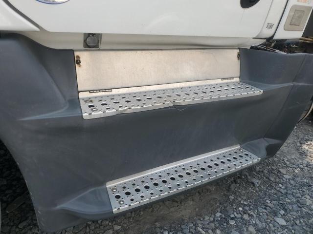 1FUBGEDV4FLGH4688 - 2015 FREIGHTLINER CASCADIA WHITE photo 9