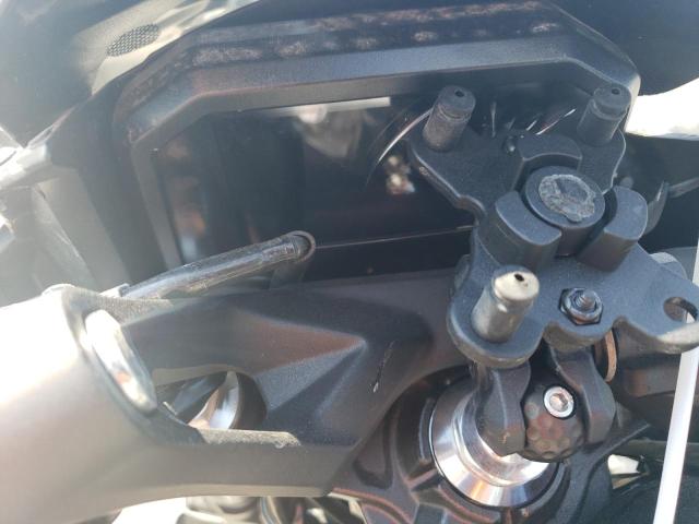 ML5EXER14PDA85483 - 2023 KAWASAKI EX650 R Қара фото 8