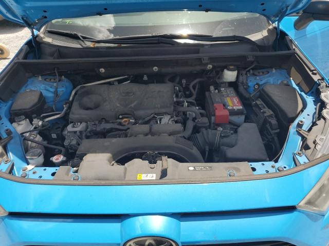 2T3H1RFV4KW006714 - 2019 TOYOTA RAV4 LE Blau Foto 12