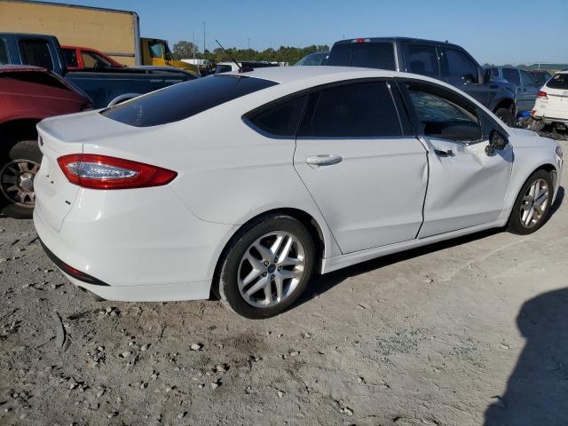 3FA6P0H78GR260752 - 2016 FORD FUSION SE WHITE photo 3